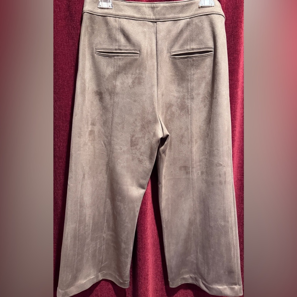Ann Taylor ladies Taupe ultra suede cropped Pants